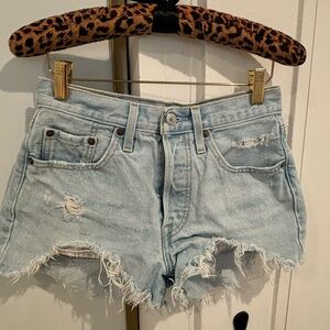 Women’s size 25 501 Jean shorts